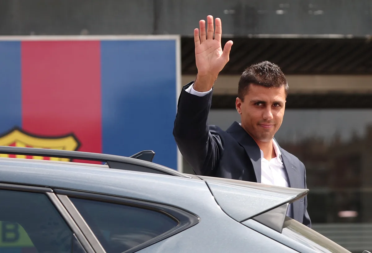 El Barcelona anuncia el fichaje de Rodri hasta 2030