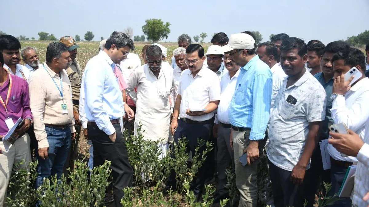 Central team inspects drought-hit villages in Yadgir and Raichur