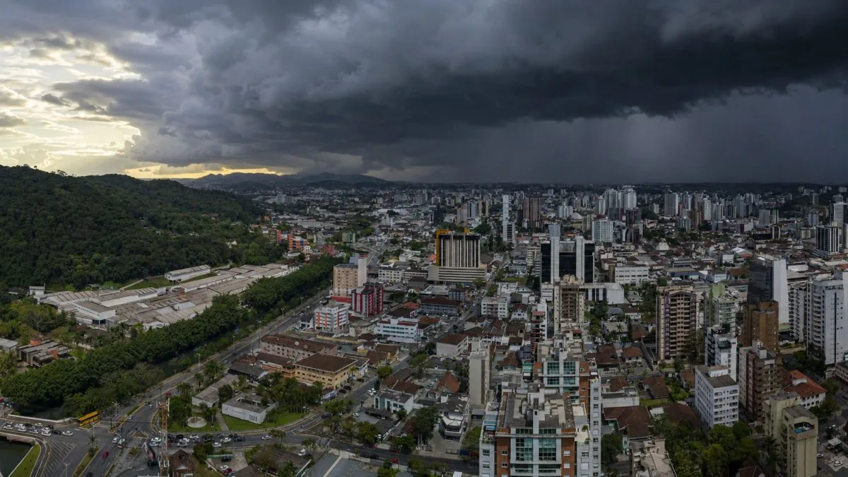 SC entra em estado de alerta e El Niño histórico deve trazer chuvas acima da média e tempestades na primavera