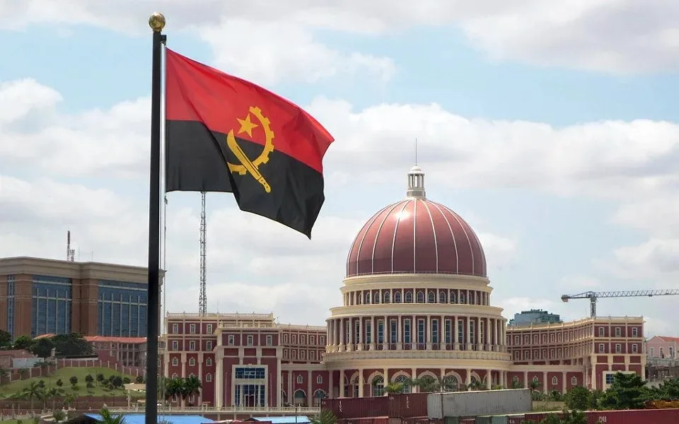 Cimeira de Luanda deve passar de declarações políticas a soluções para crises