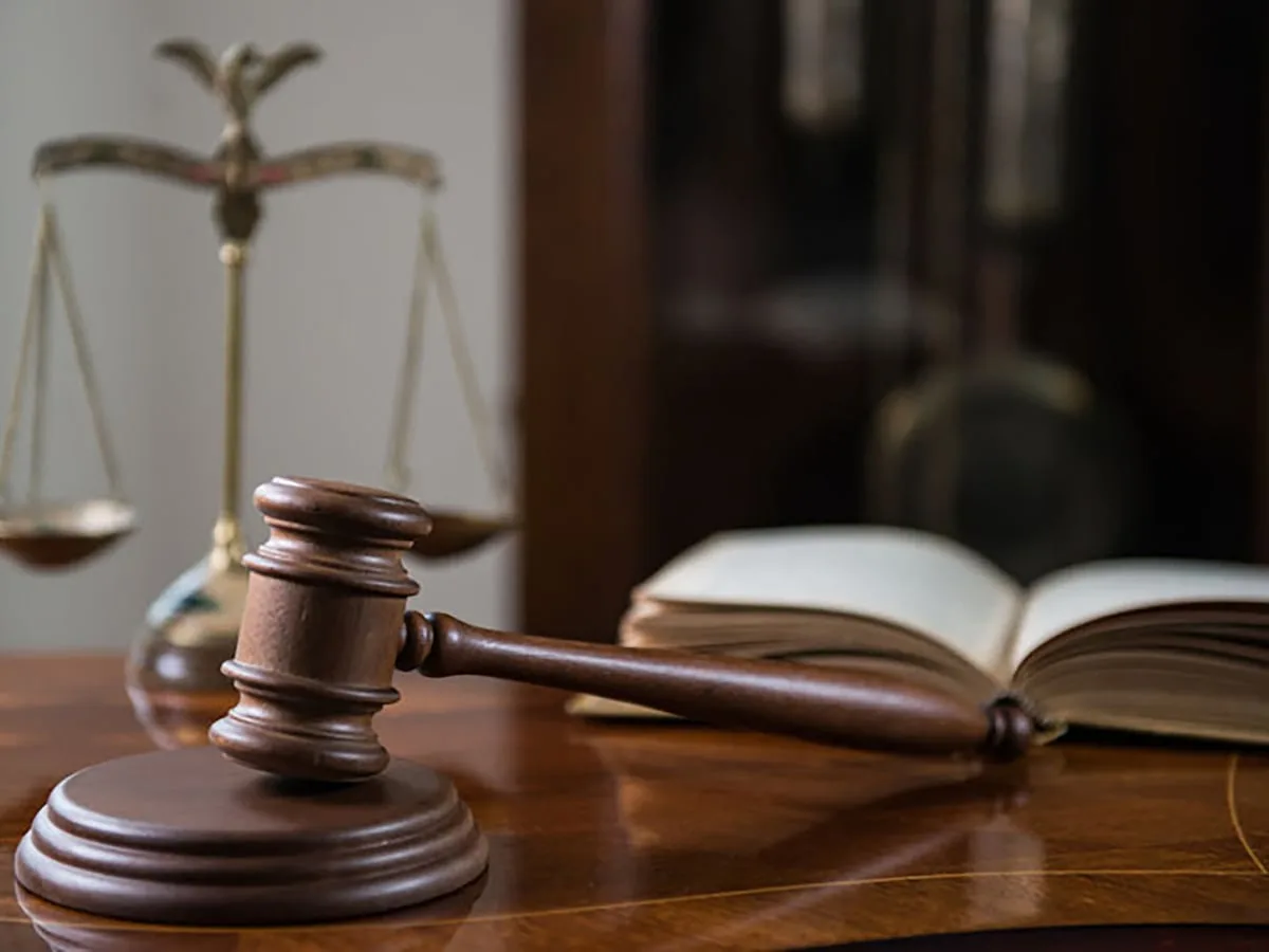 UK lawyers do not have to give regulator client communications, court rules