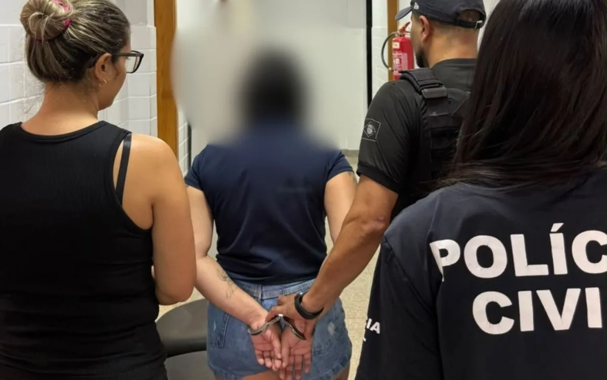 Mãe é presa suspeita de espancar filho após se irritar por criança tirar foto dela dormindo