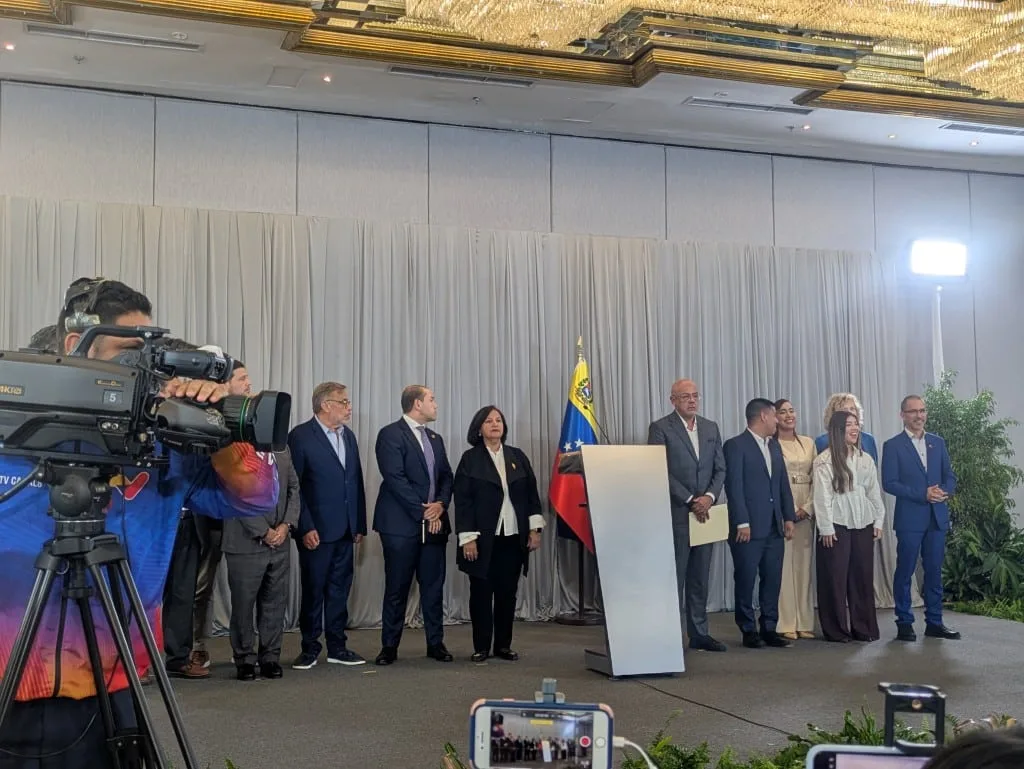 Mesa de diálogo acuerda renovación total del TSJ y reforma de leyes judiciales