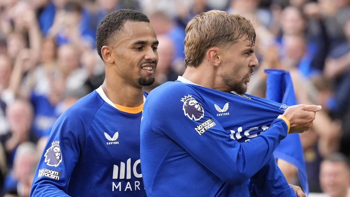 Everton outclass Palace in Premier League opener