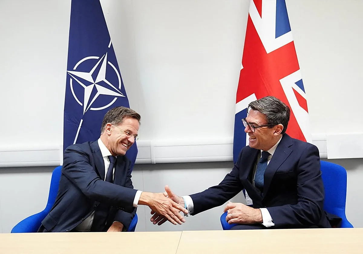 El primer ministro británico le promete a Rutte un aumento en defensa del 16%