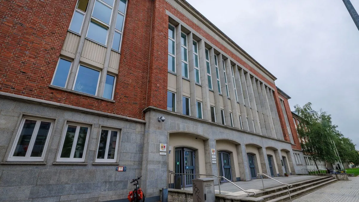 Prozesse: Tod nach 30 Hammerschlägen - Angeklagter schweigt im Prozess
