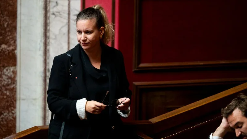 "Je ne porterai pas le ruban rose": Mathilde Panot critique la campagne contre le cancer du sein et fait polémique