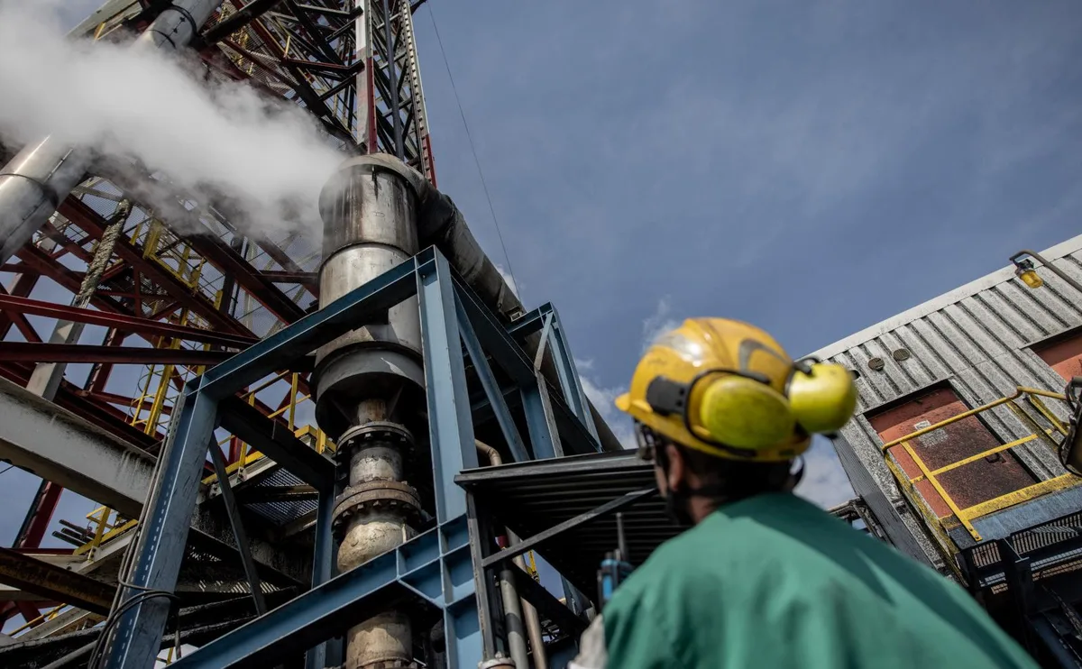 Цены на нефть превысили $95 на обострении конфликта на Ближнем Востоке