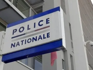 Une escroc se fait passer pour une policière afin de soutirer de l’argent aux habitants