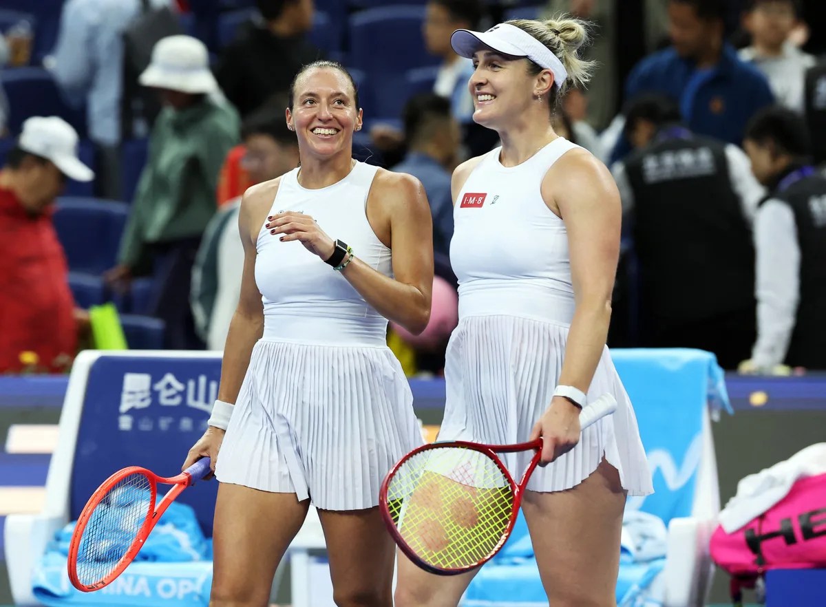 Luisa Stefani e Gabi Dabrowski estreiam com vitória e avançam às quartas em Wuhan