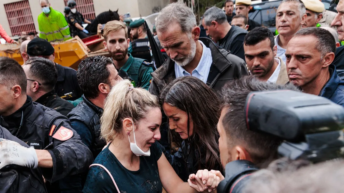 Las 12 visitas más impactantes del reinado de Felipe VI y la reina Letizia: de la tragedia del Germanwings al sobrecogedor recibimiento en Ceuta