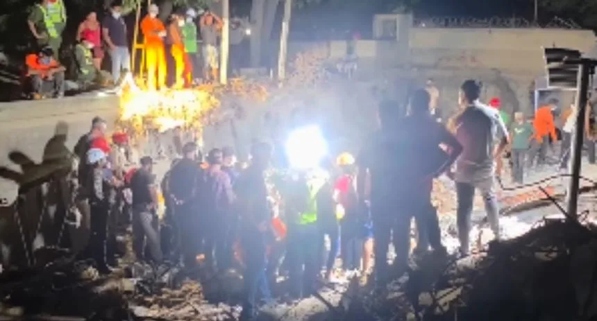 Encontraron los cuerpos de siete miembros de una familia en un edificio en La Guaira, estaban dentro un carro