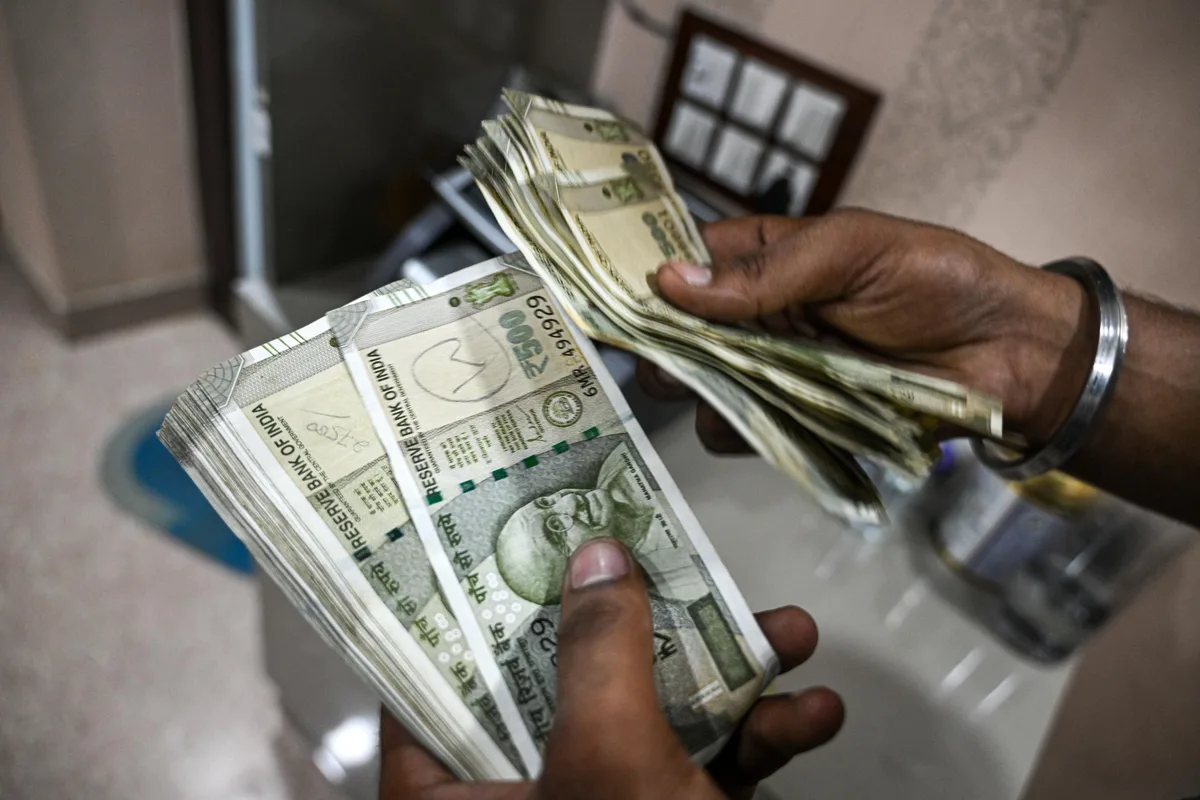 Rupee falls 2 paise to 94.97 against US dollar during early trade