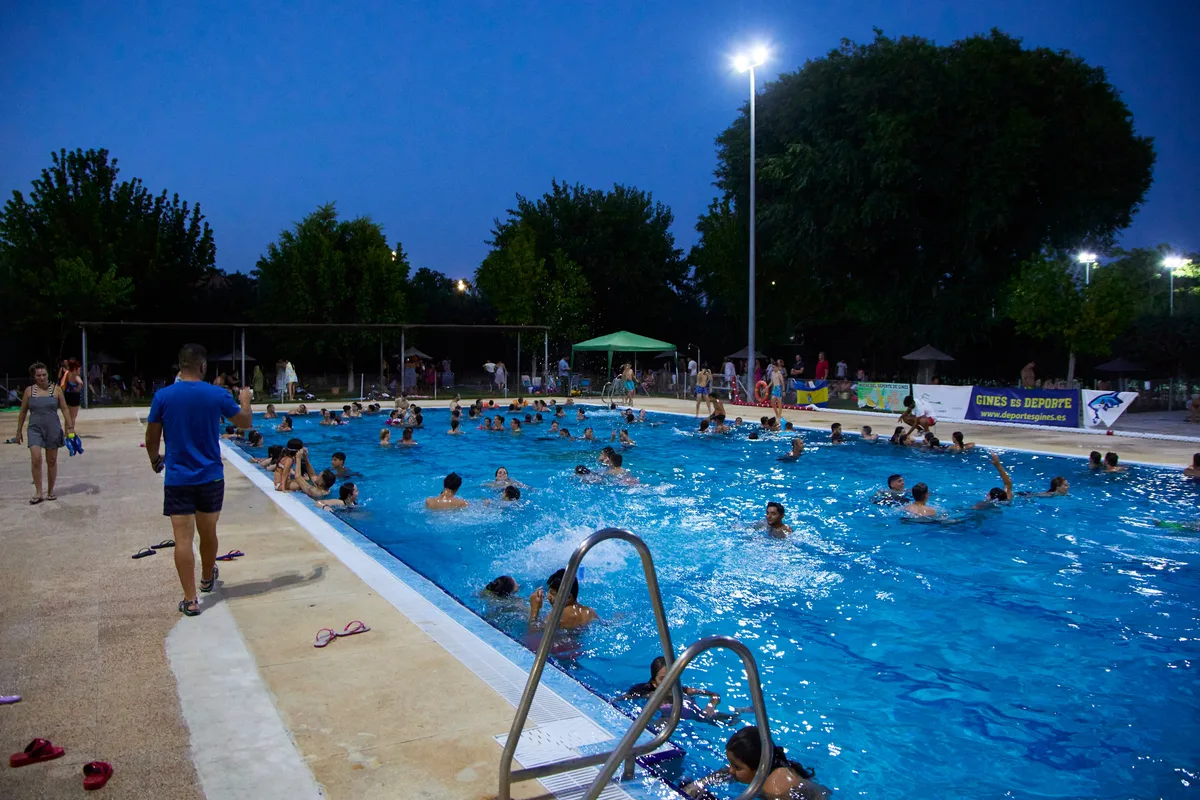 Avisa al socorrista de una piscina municipal de que se cuela por la noche y la historia acaba muy mal