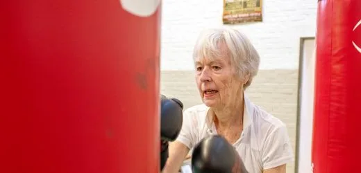 Sport bei Parkinson und Multipler Sklerose: Frau Cohrs, 82, geht boxen