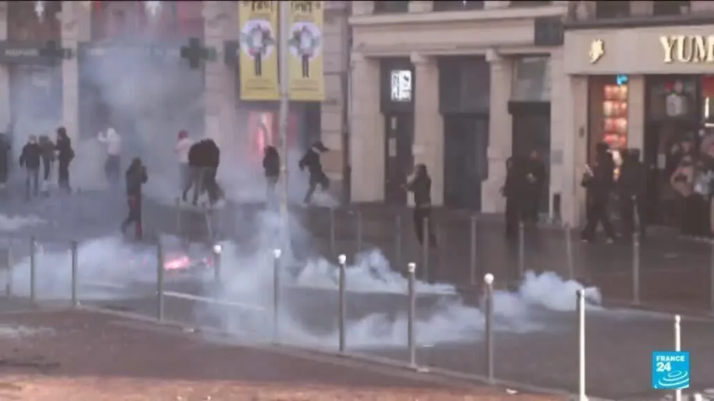 Macron s'adressera aux Français après les violences en marge des manifestations