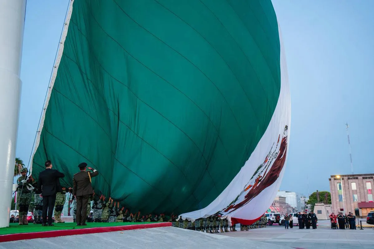 Izamiento de bandera abre las celebraciones patrias en Piedras Negras, Coahuila