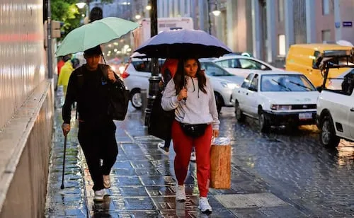 Bajo alerta amarilla 7 alcaldías de CDMX por lluvias fuertes este domingo 16 de agosto; pronostican posible caída de granizo