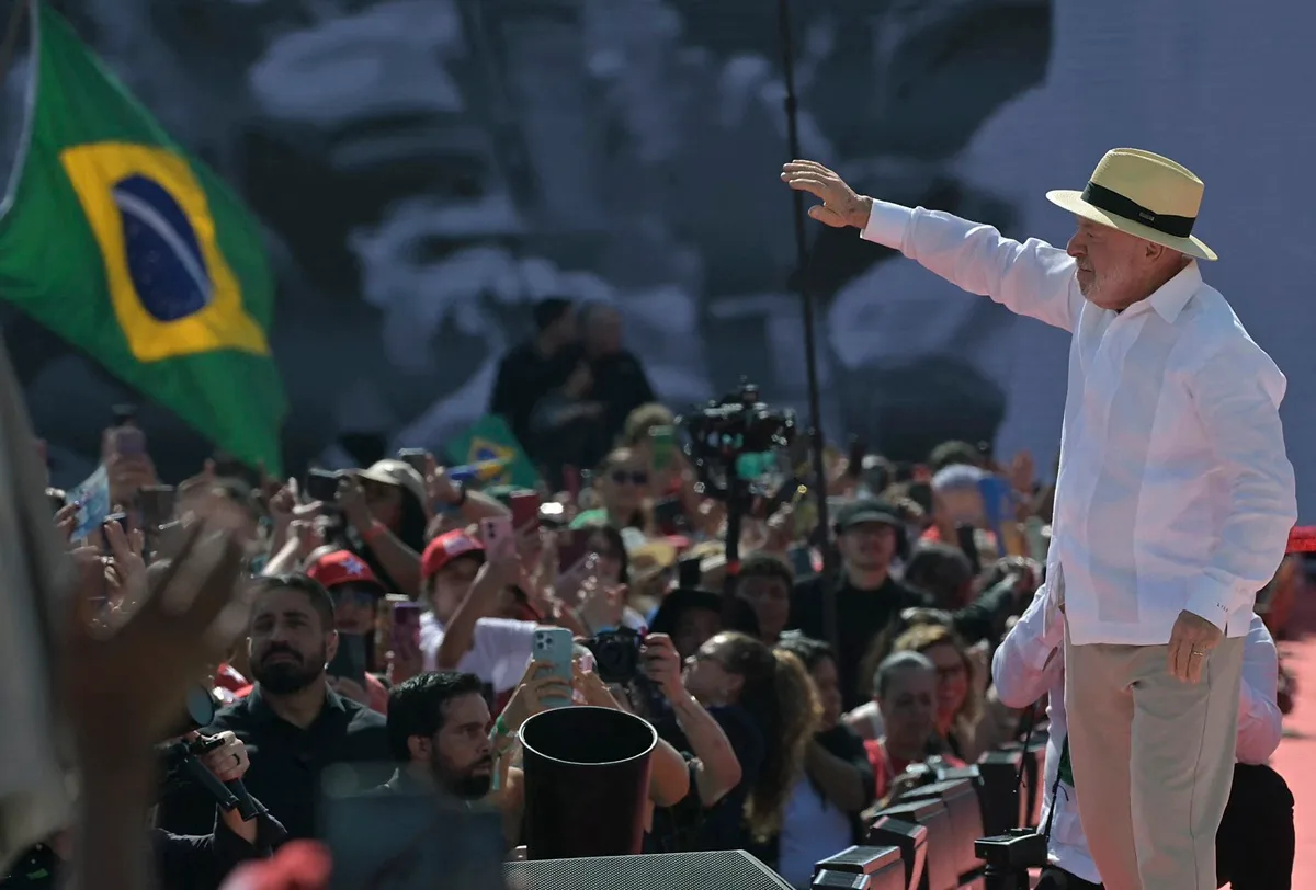 Lula faz abertura de campanha em tom nostálgico em São Bernardo