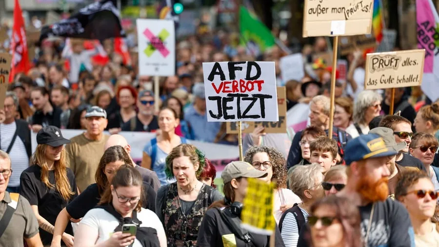 Bundesweiter Protest: Zehntausende demonstrieren gegen Rechtsextremismus