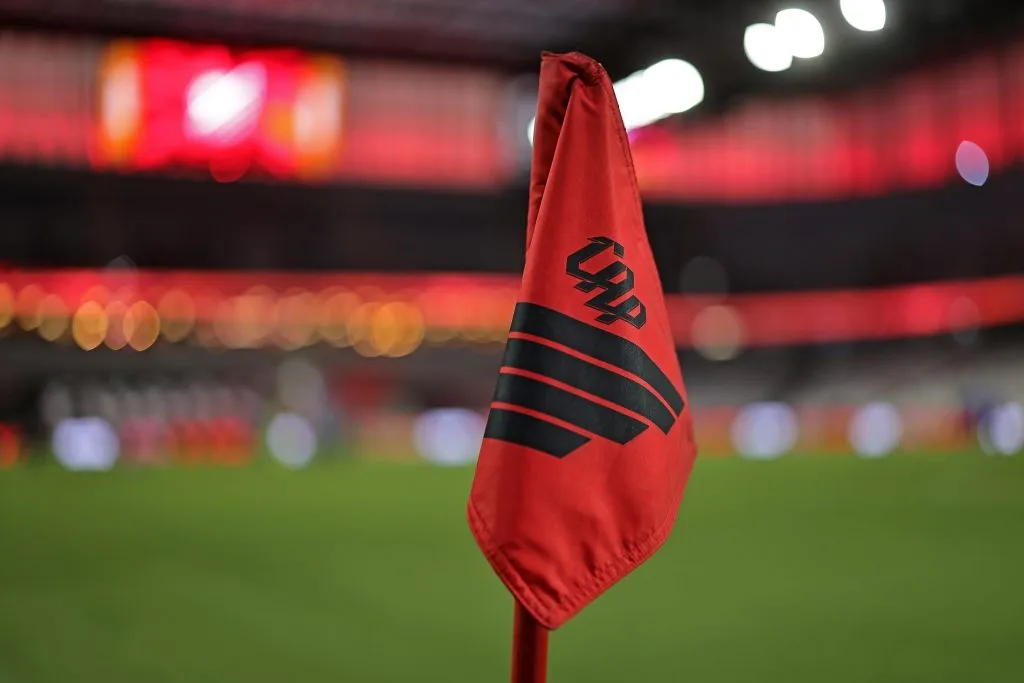 Athletico confirma grave lesão de lateral-esquerdo, que vai passar por cirurgia
