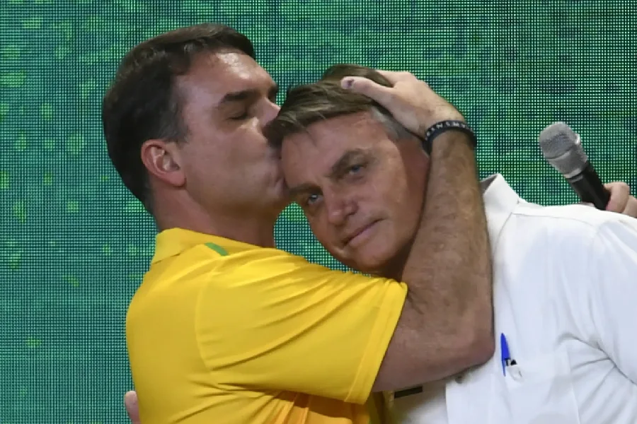 Flávio visita Bolsonaro nesta terça após mais de três meses sem encontros por ordem de Moraes