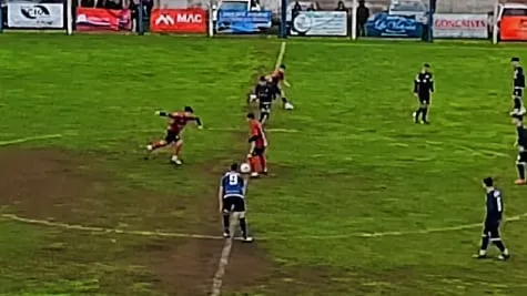 Sacó del medio y convirtió: el golazo que abrió el debate sobre si es el más rápido de la historia del fútbol argentino