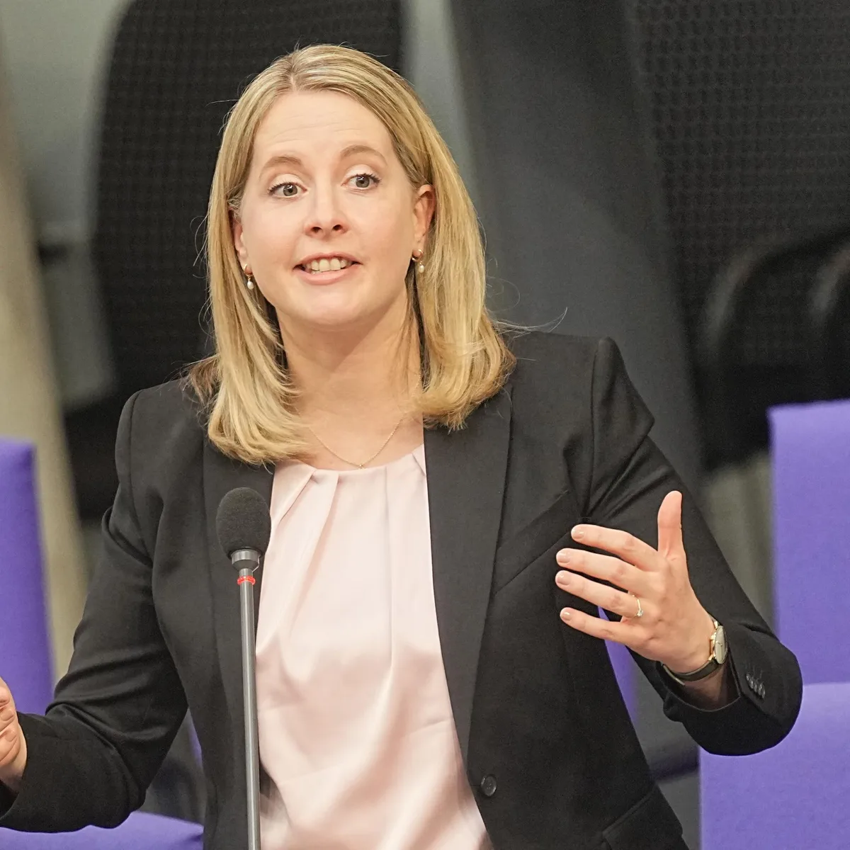 Vergesellschaftung von Wohnraum - Bauministerin Hubertz: Verbot soll schnellstmöglich kommen