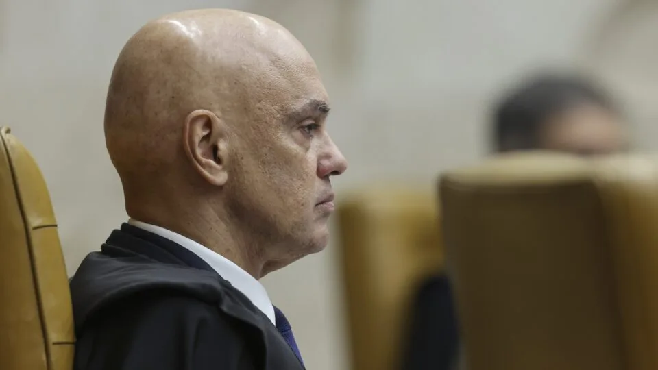 Michel Temer sinaliza apoio a Flávio Bolsonaro e gera especulações de acordos