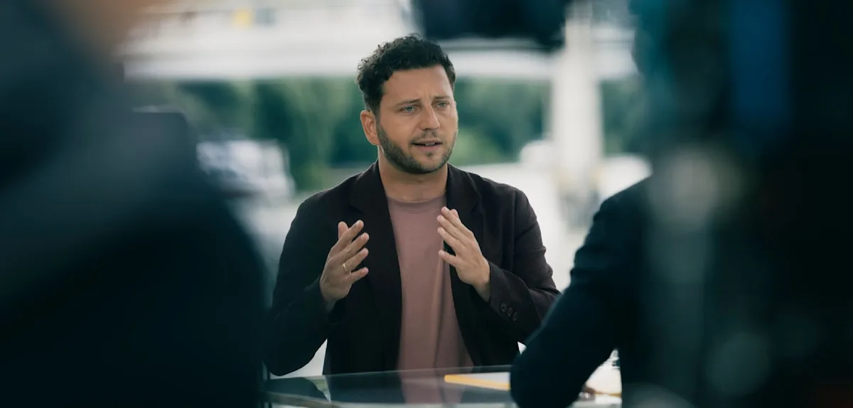 „Reichinnek will nicht die Mauer wieder aufbauen“, appelliert Grünen-Chef Banaszak an die CDU