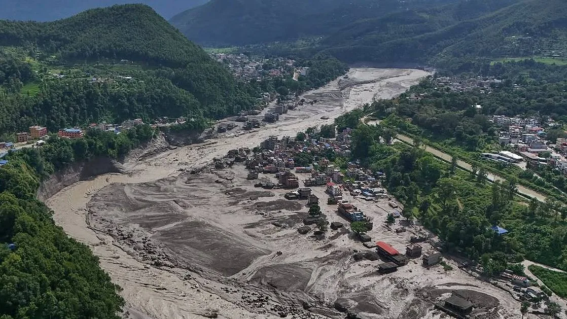 As assustadoras imagens das cheias no Nepal que já somam dezenas de mortos e centenas de desaparecidos