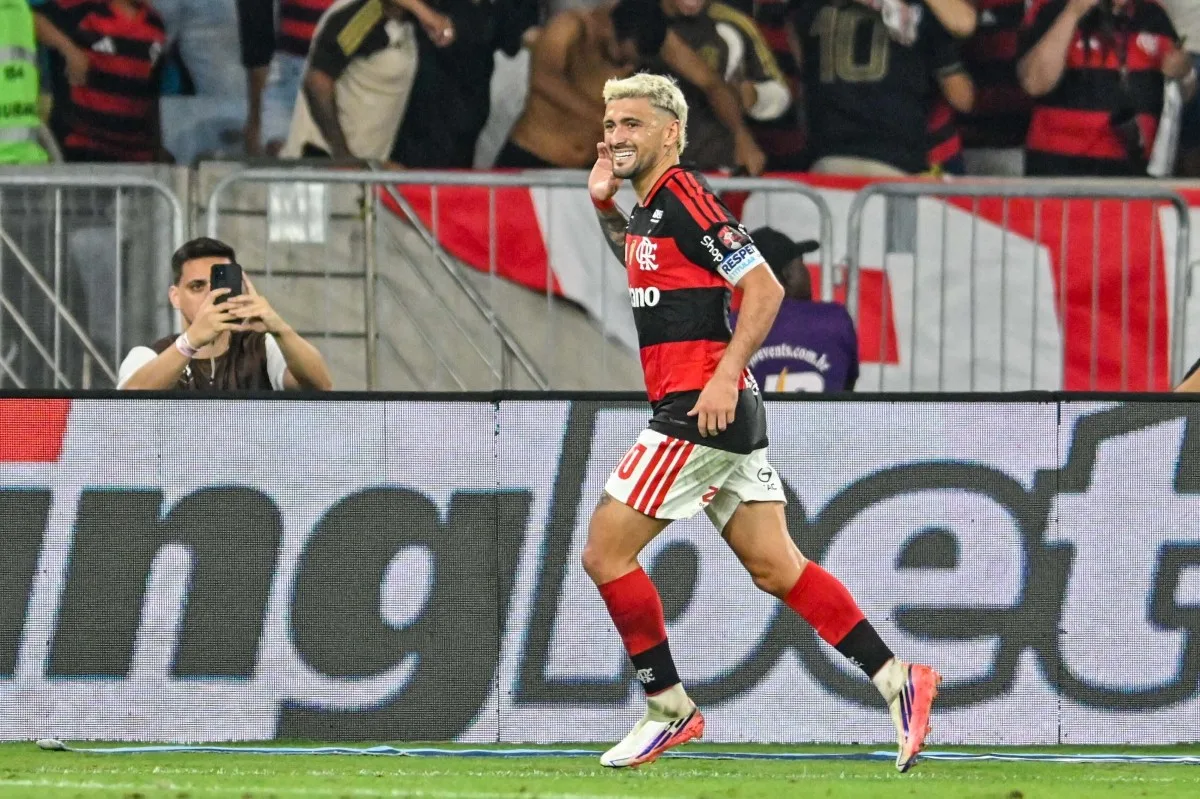 Flamengo empata com Independiente del Valle, mas vai às semis da Libertadores