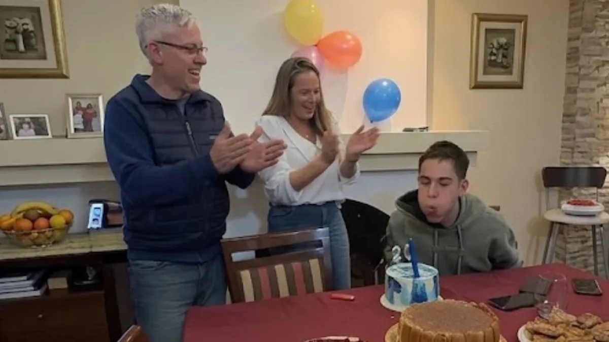 Se hizo viral mostrando la vida cotidiana de su hijo adolescente con autismo y el resultado la sorprendió