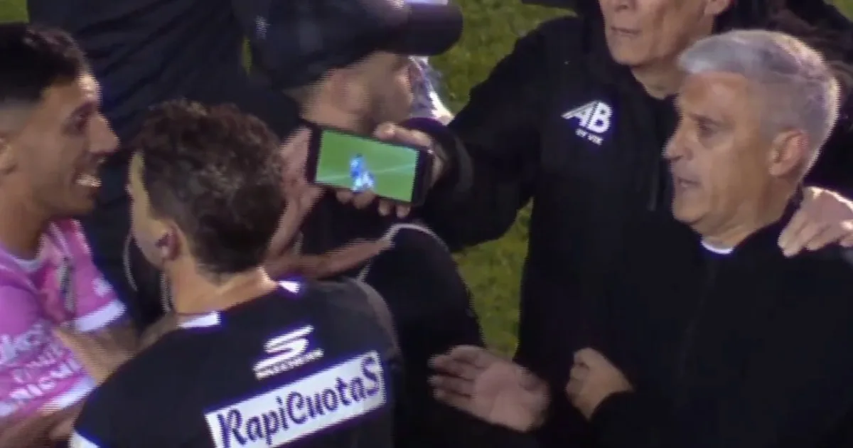 Video de un escándalo: Lamolina anuló un penal porque los de All Boys le mostraron un video