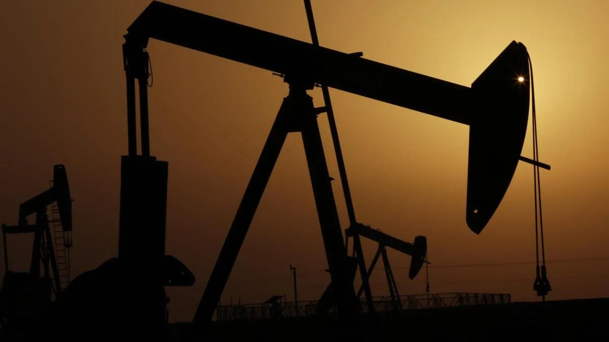 Saudi Arabia shuts down oil pipeline