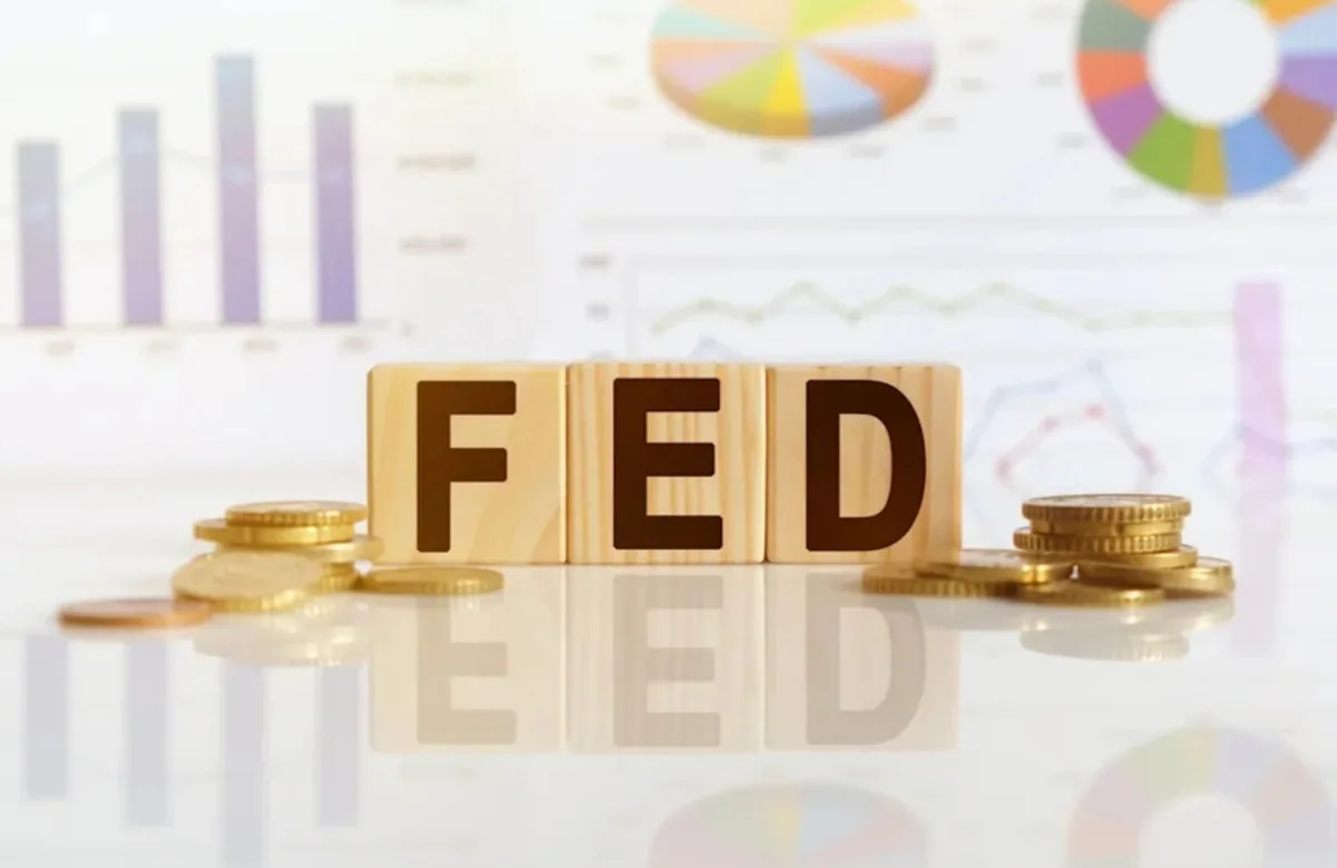 La Fed eleva las tasas y anticipa nuevos aumentos antes de terminar 2026
