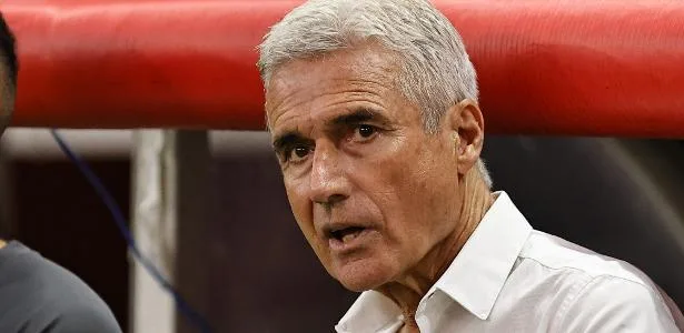 Homem é preso ao se passar por técnico do Grêmio para dar golpe em atletas