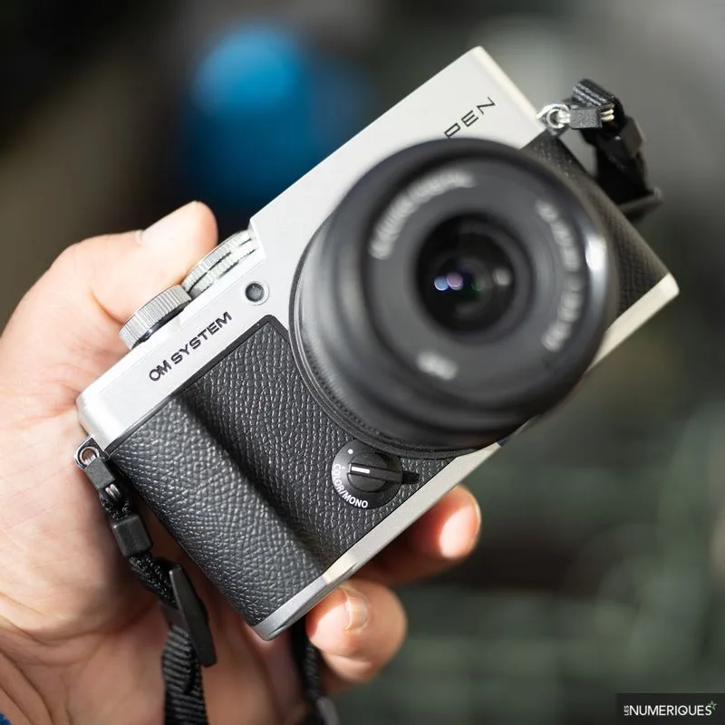 Actualité : On a pris en main l'OM System PEN, un boîtier qui mise sur le plaisir photographique à moins de 1000 €