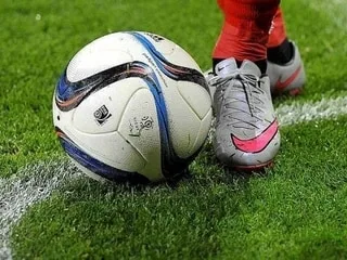 Estimé entre 15 000 et 30 000 euros, le maillot du dernier match de Zinédine Zidane mis aux enchères à Neuilly