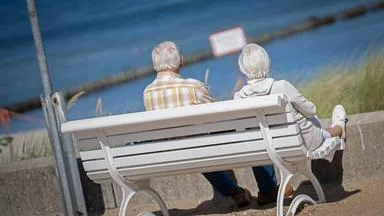 Ost-Rentner: Kaum weniger Geld, aber seltener Eigentum