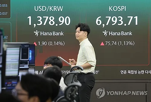 미국 금리 인상에…원/달러 환율 1,380원 코앞까지 상승