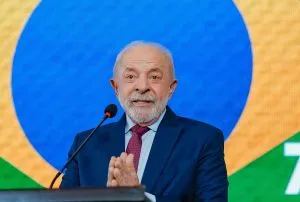 Lula destina R$ 13,5 bi a empresas afetadas por tarifaço e conflitos internacionais