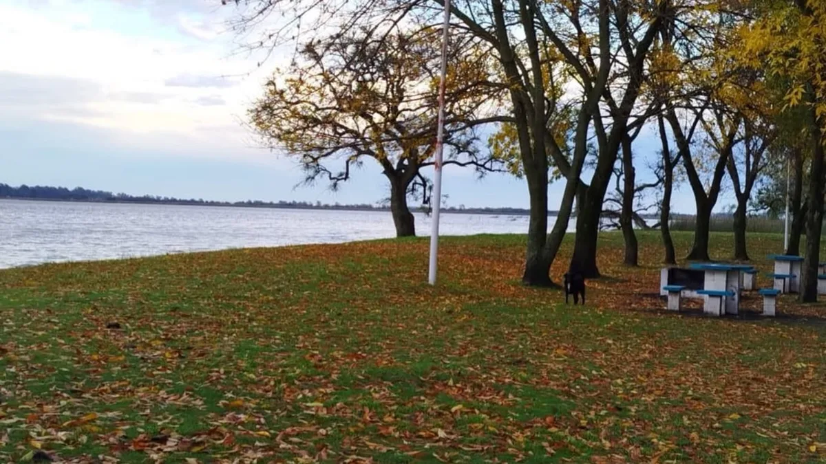 Tiene más de 19.000 habitantes y recibe miles de turistas al año: el pueblo de Buenos Aires con asado y una laguna de 22 hectáreas