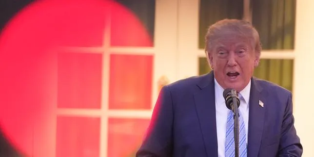 Donald Trump annonce interdire « avec effet immédiat » l’accès de la Maison-Blanche aux chaînes CNN et MSNOW ainsi qu’à Politico