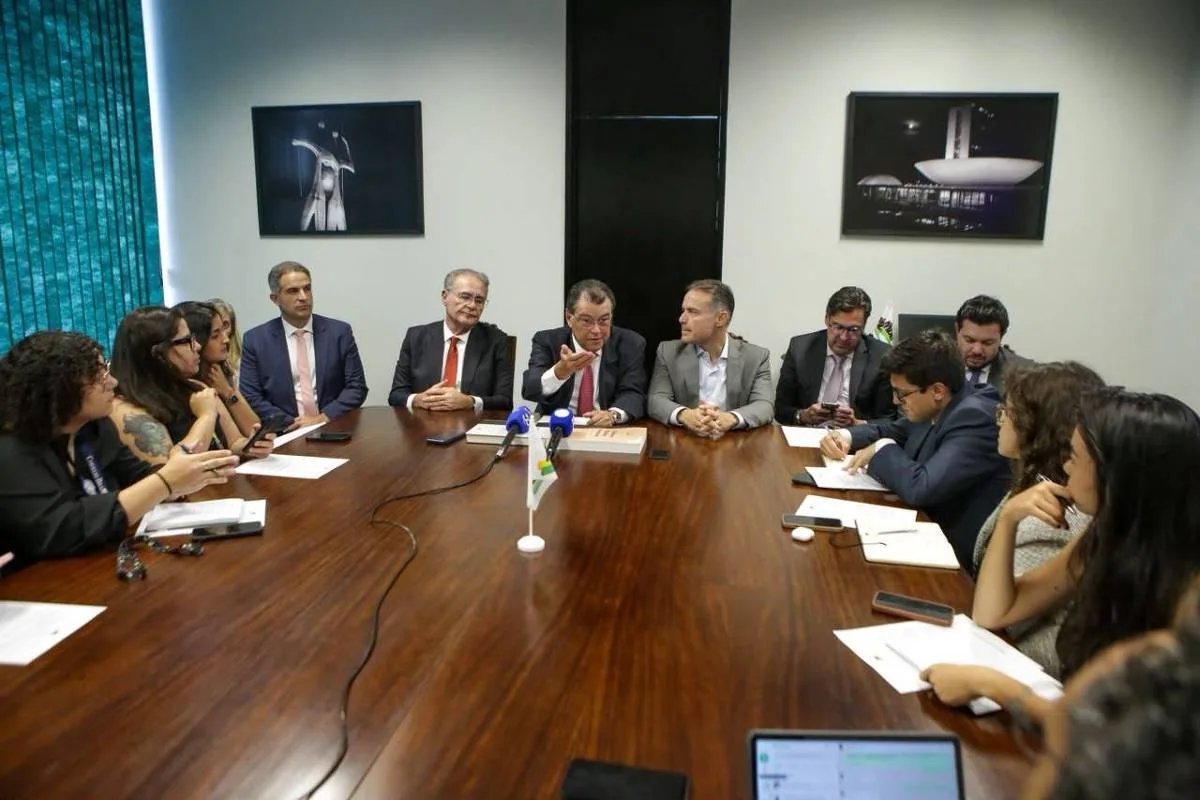 MDB pede urgência para aprovar fim da escala 6x1 ainda neste ano