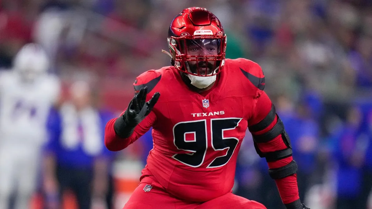 Report: Browns sign defensive end Derek Barnett to one-year deal