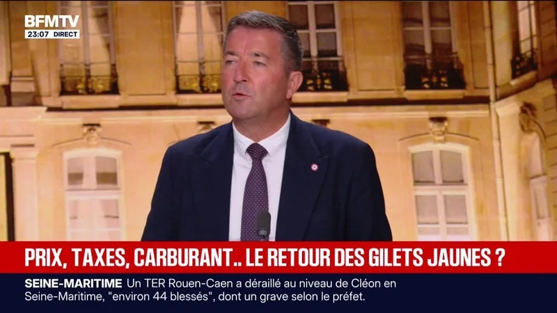 Défiance des Français: "On doit être beaucoup plus présent sur le terrain", affirme Karl Olive, député "Ensemble pour la République"