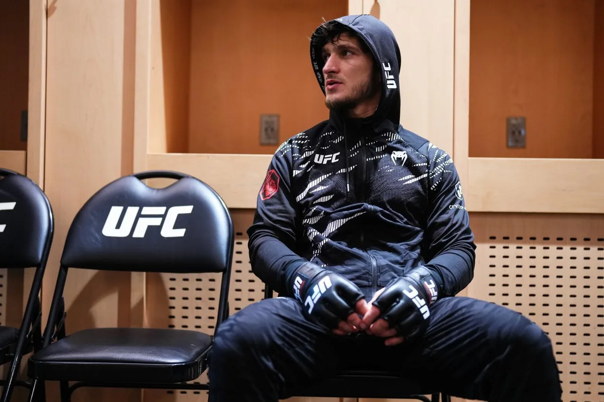 «Посмотрите на его оппозицию». Экс-чемпион UFC вступился за Евлоева после критики Джонсона