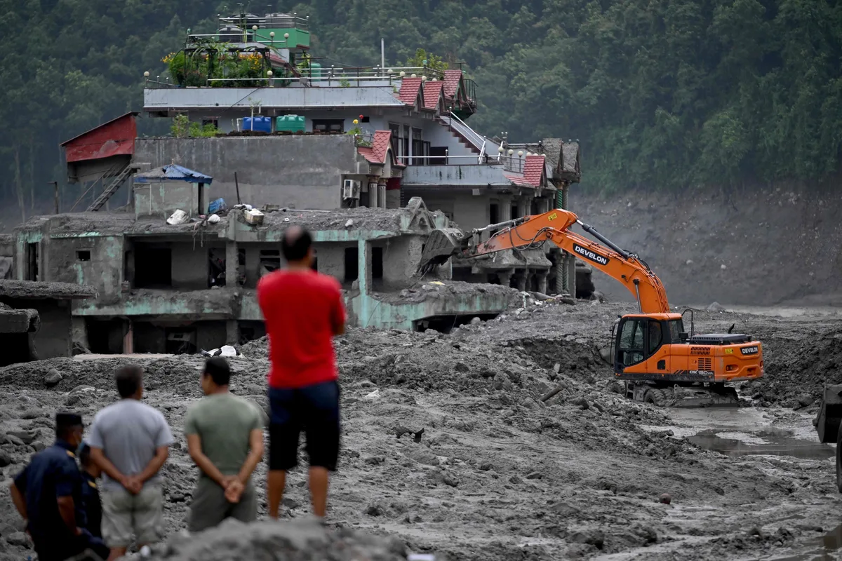 Nepal eleva a 903 los muertos y a 4.247 los desaparecidos de la violenta riada