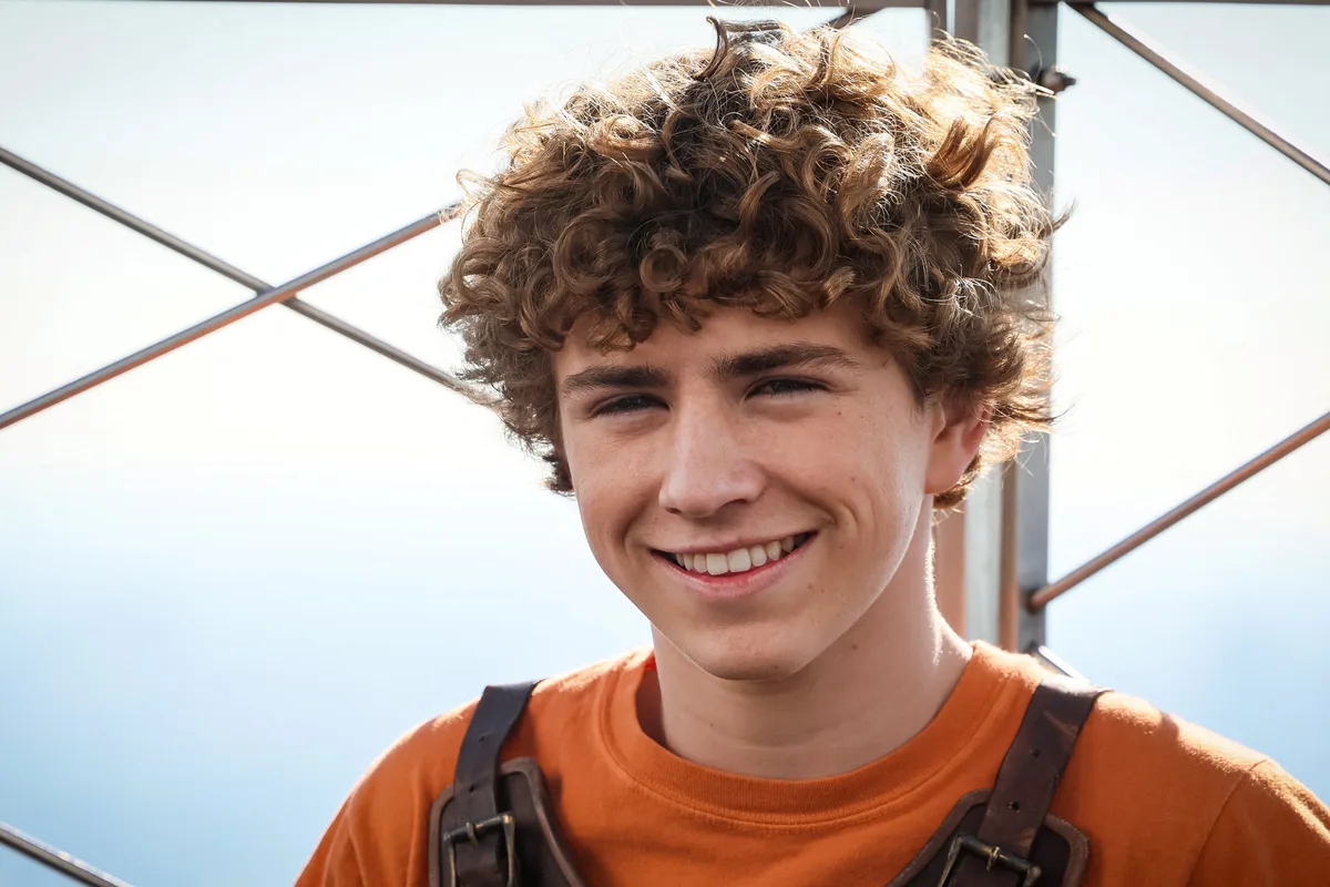 Walker Scobell revela que recibe borradores de los libros de Rick Riordan como un privilegio de interpretar a Percy Jackson